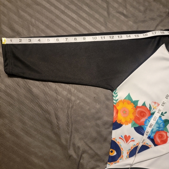 Women's SKULL Tshirt - Picture 10 of 15